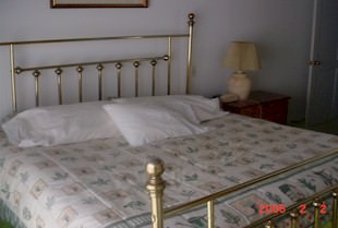 TwinWillowsBed.jpg (18180 bytes)